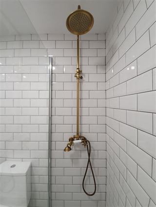 Hvad er et væghængt toilet med cisterne?