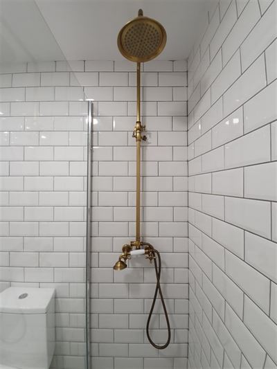 Hvad er et væghængt toilet med cisterne?